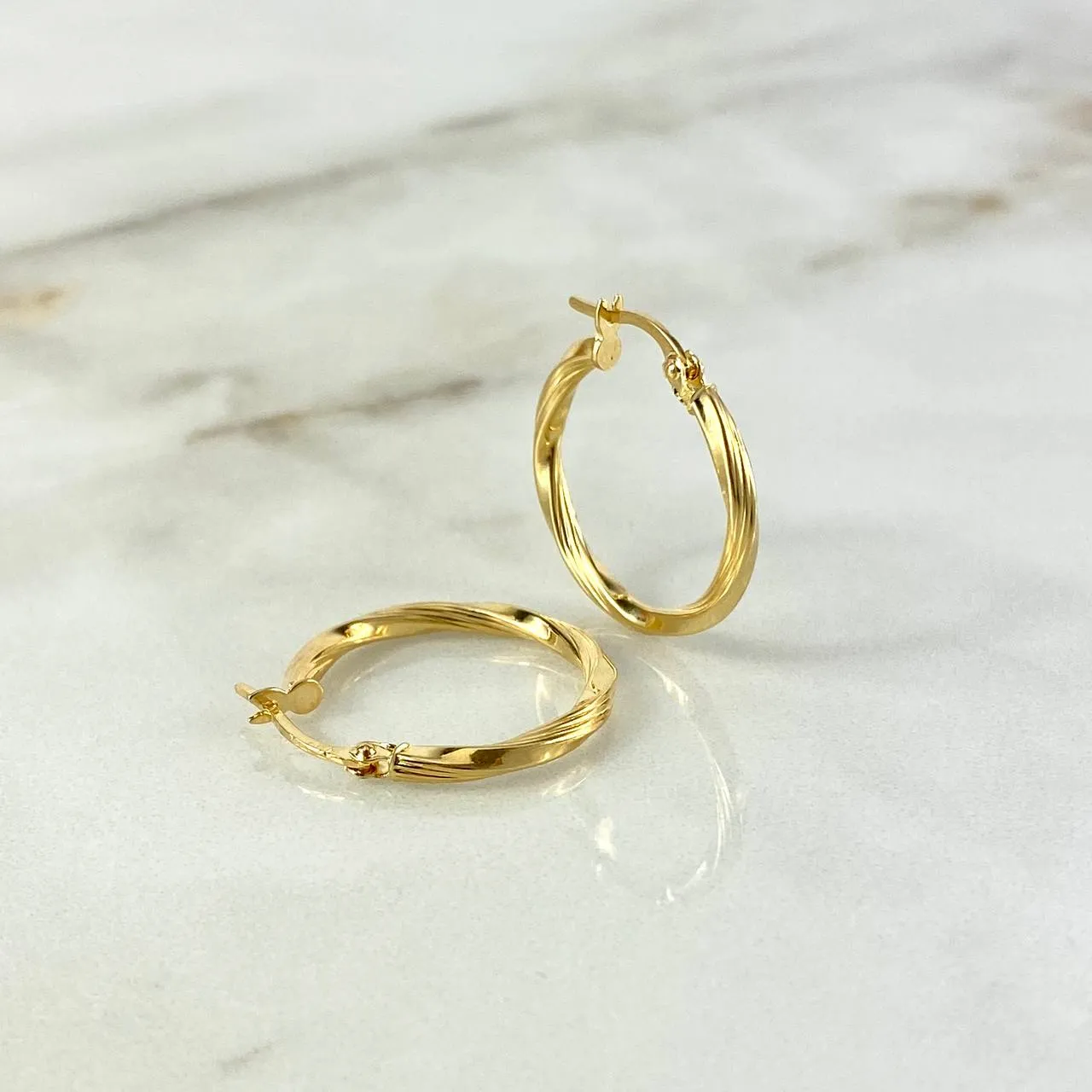 18K Yellow Gold Mai Striped Hoop Earrings 1.6gr / 0.83in