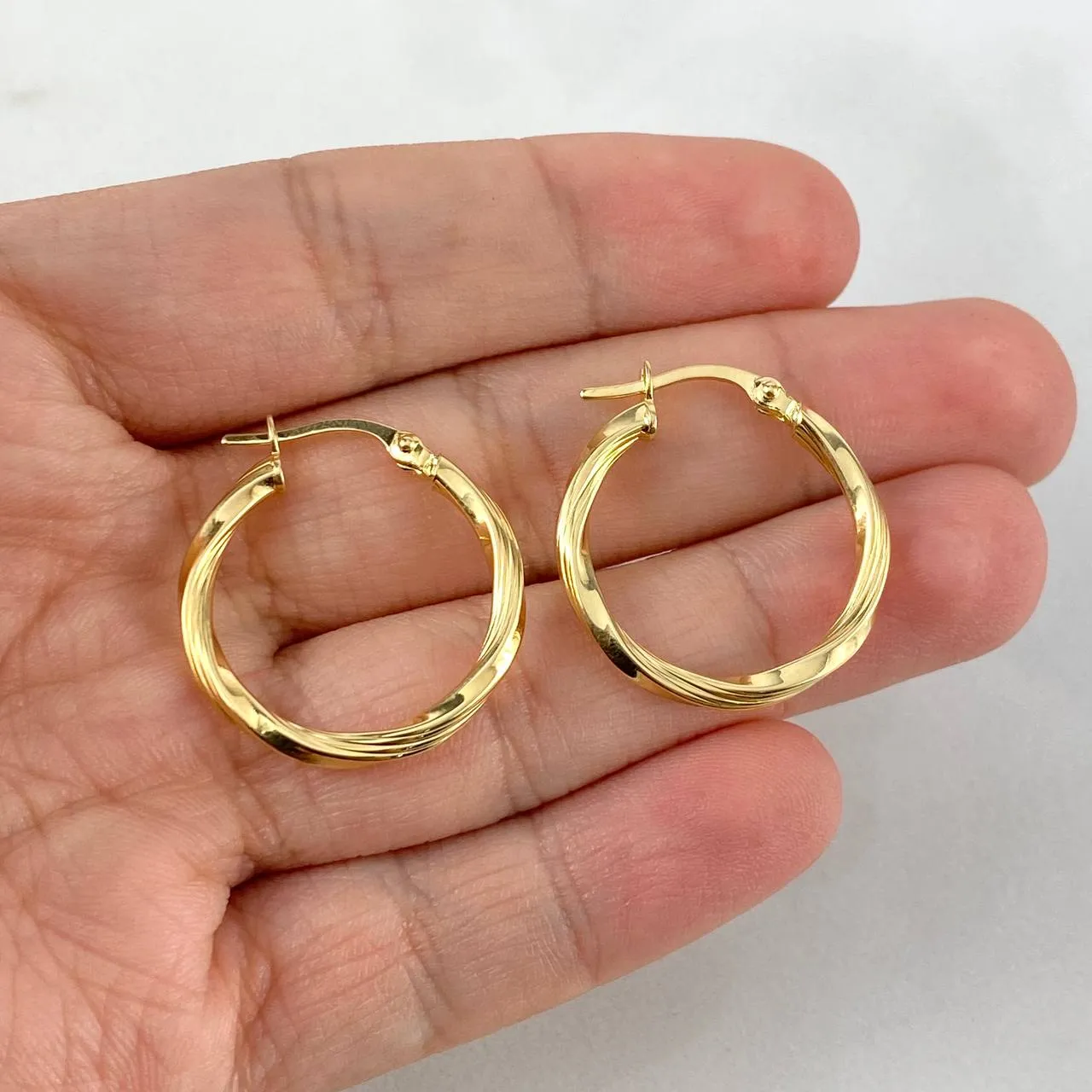 18K Yellow Gold Mai Striped Hoop Earrings 1.6gr / 0.83in