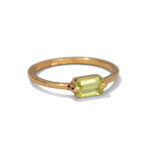 Baguette Ring, Peridot, 9kt Yellow Gold