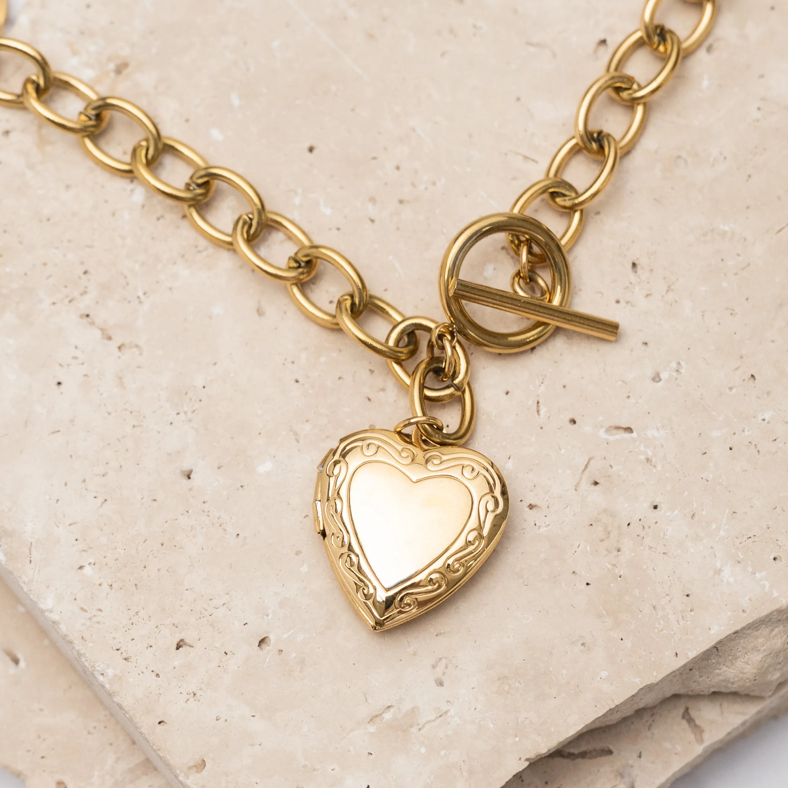 Bella 18k gold plated locket necklace