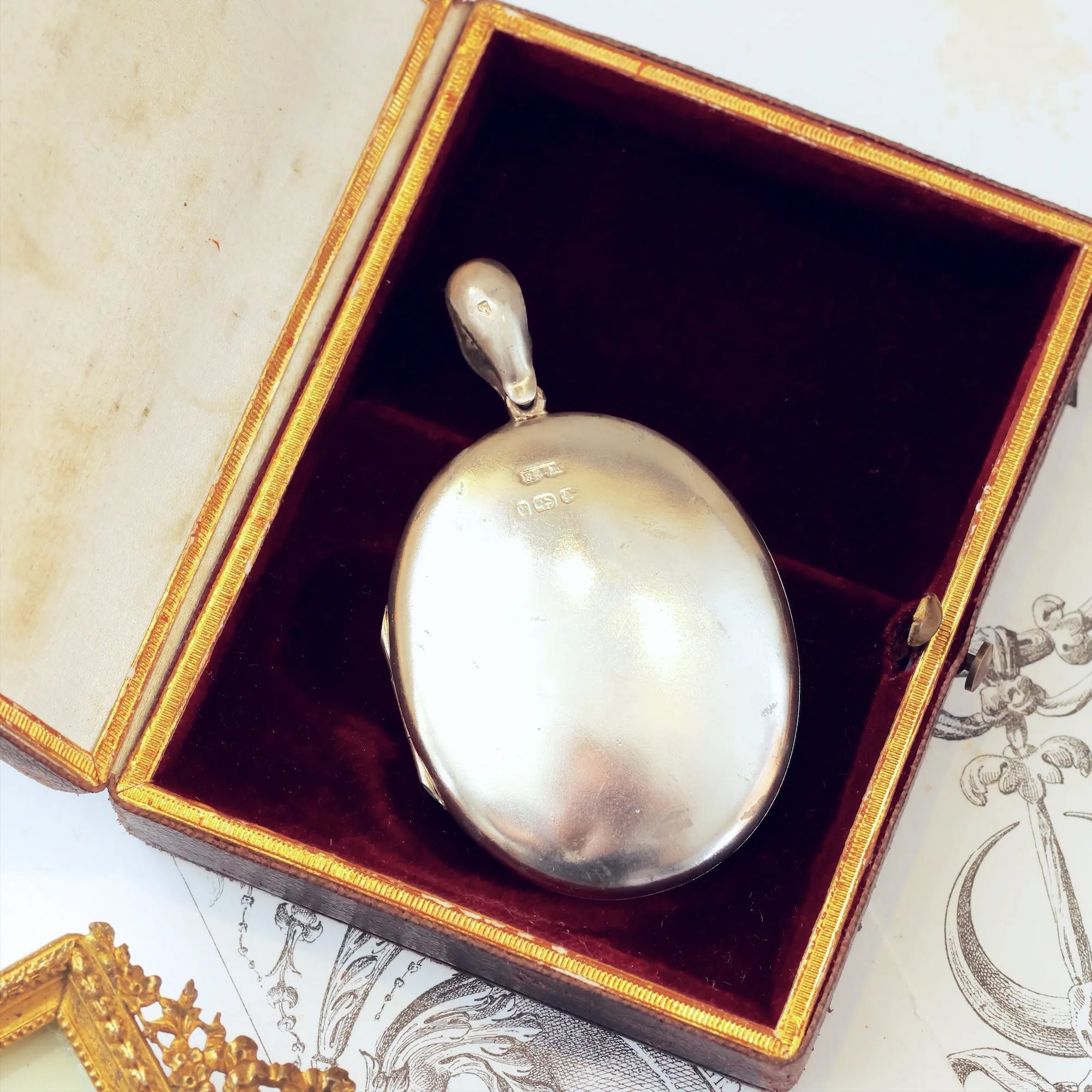 Date 1881 Victorian 'Roses for Love' Silver Locket