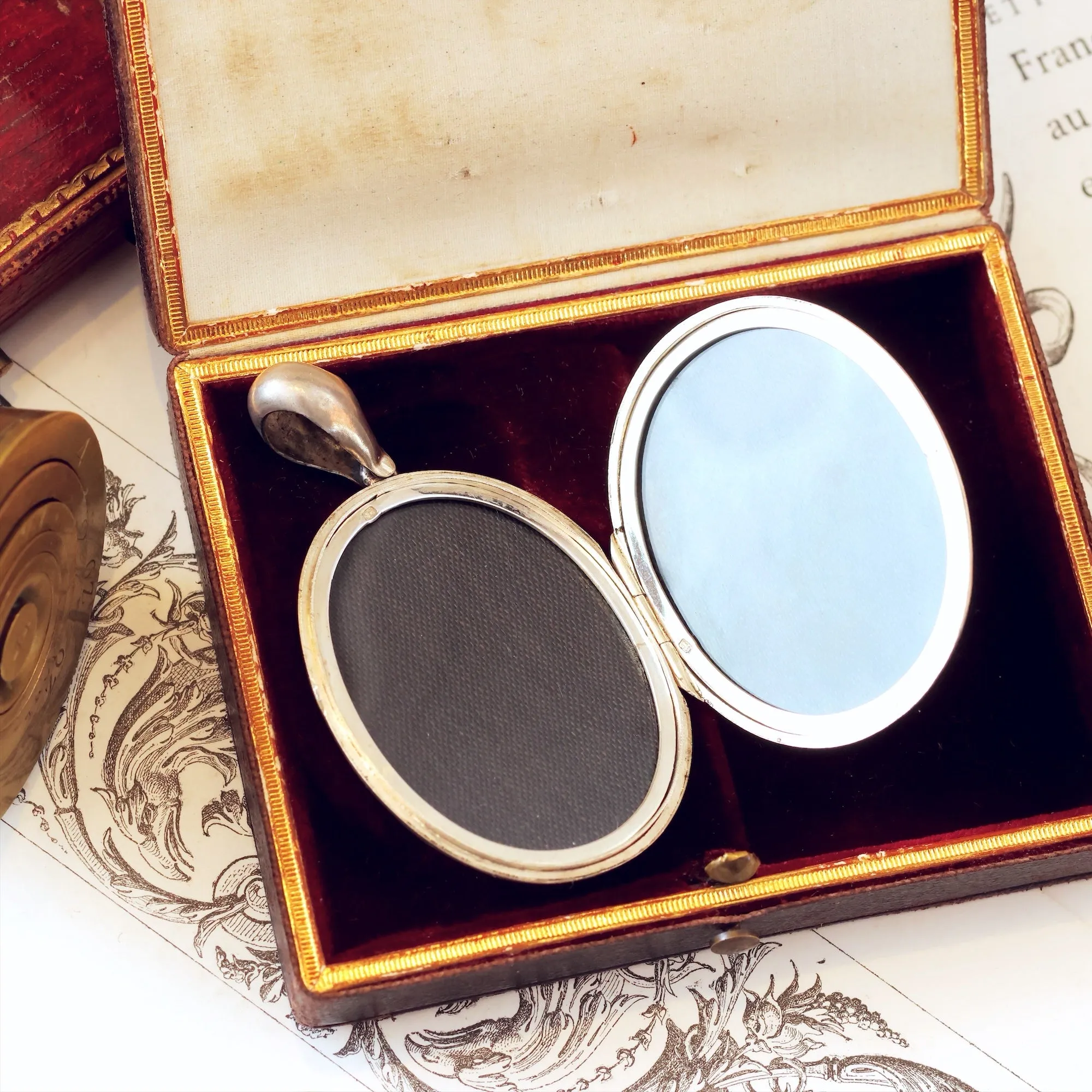 Date 1881 Victorian 'Roses for Love' Silver Locket