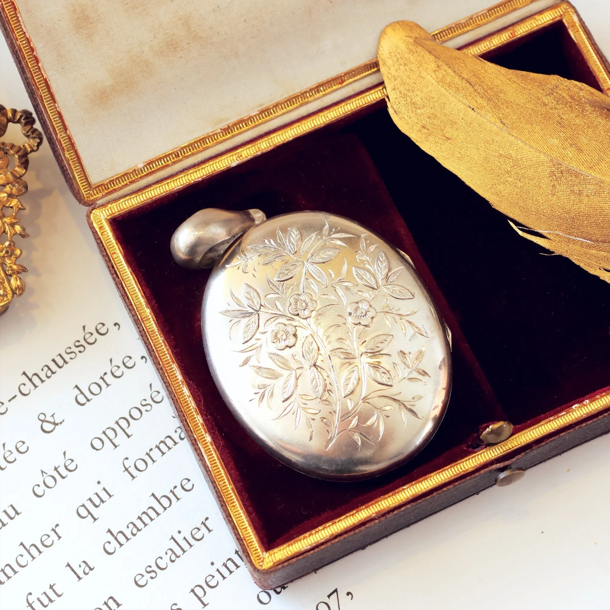 Date 1881 Victorian 'Roses for Love' Silver Locket