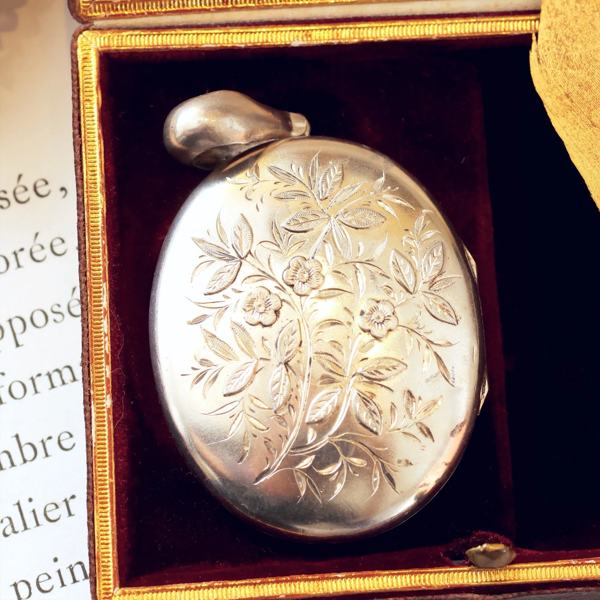 Date 1881 Victorian 'Roses for Love' Silver Locket