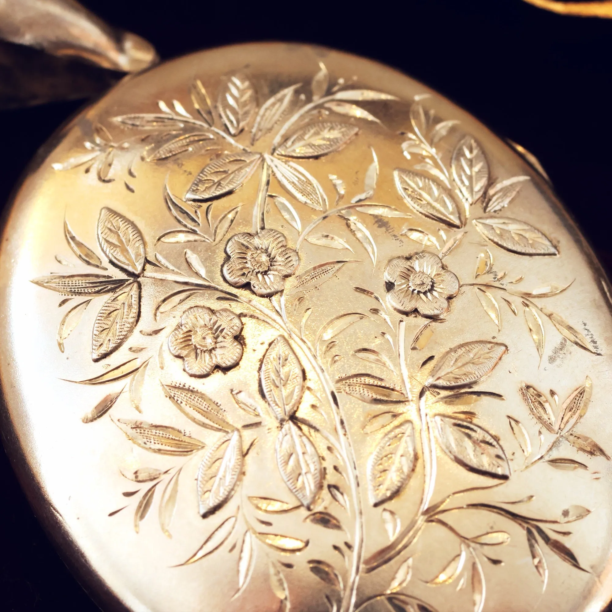 Date 1881 Victorian 'Roses for Love' Silver Locket