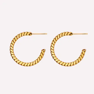 FLAT TWIST HOOP EARRINGS IN GOLD