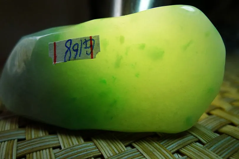 Natural Jade Rough Jadeite Raw (108g,6.9X3.9X2.4cm)