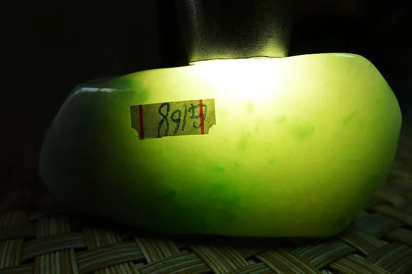 Natural Jade Rough Jadeite Raw (108g,6.9X3.9X2.4cm)