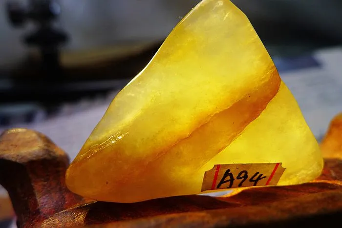Natural Jade Rough Jadeite Raw (11.5g,3.1X2.8X0.8cm)
