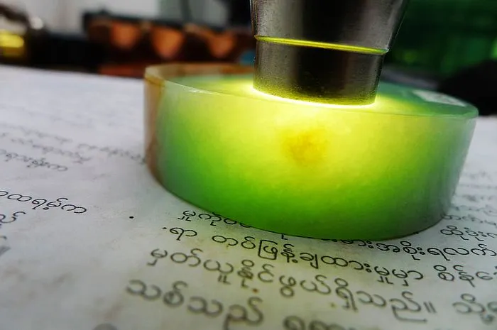Natural Jade Rough Jadeite Raw (118g,5.5X1.55cm)