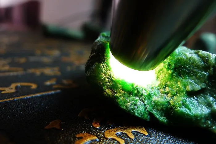 Natural Jade Rough Jadeite Raw (126g,7.2X4.3X2.2cm)