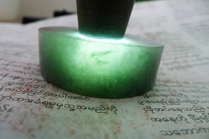 Natural Jade Rough Jadeite Raw (129g,5.3x1.77cm)