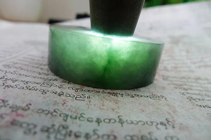 Natural Jade Rough Jadeite Raw (129g,5.3x1.77cm)