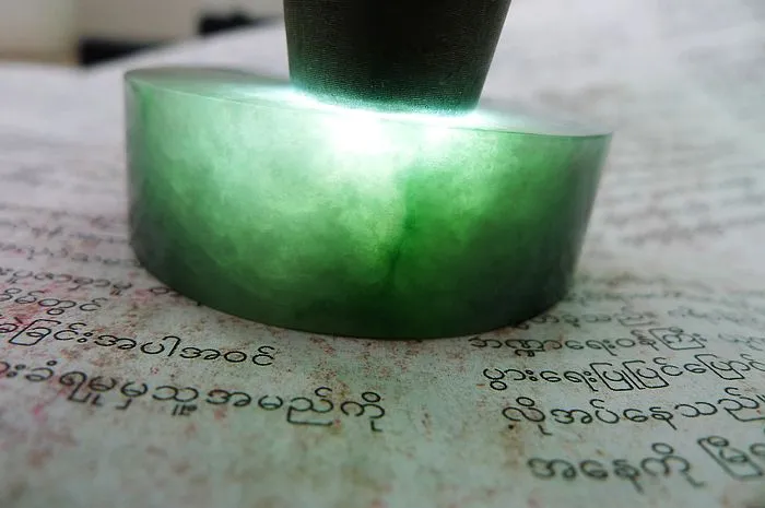 Natural Jade Rough Jadeite Raw (129g,5.3x1.77cm)