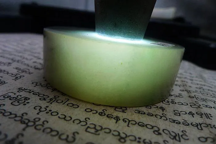 Natural Jade Rough Jadeite Raw (131g,5.4X1.7cm)