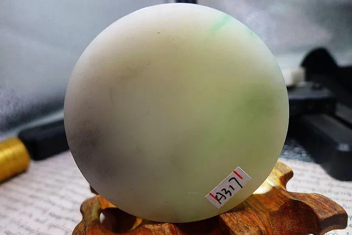 Natural Jade Rough Jadeite Raw (131g,5.4X1.7cm)