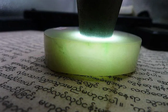 Natural Jade Rough Jadeite Raw (131g,5.4X1.7cm)