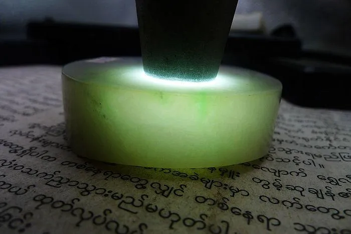 Natural Jade Rough Jadeite Raw (131g,5.4X1.7cm)