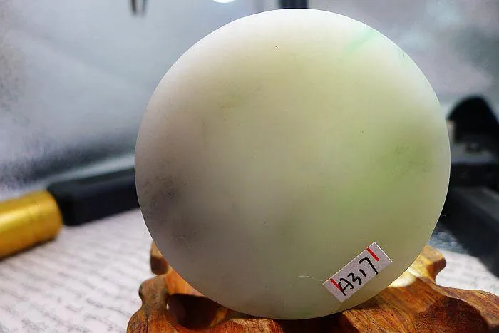 Natural Jade Rough Jadeite Raw (131g,5.4X1.7cm)