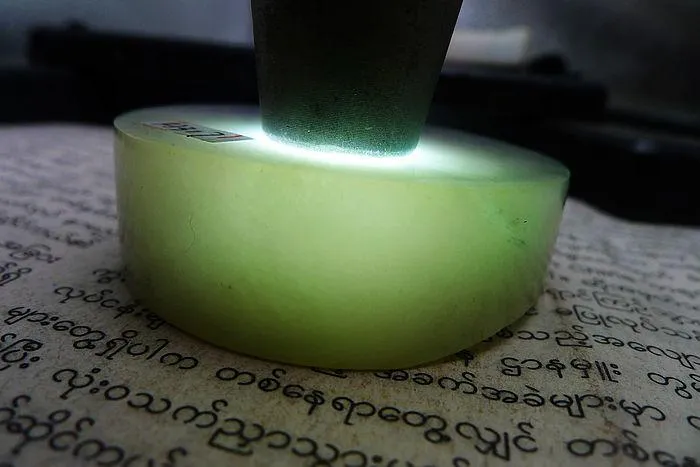 Natural Jade Rough Jadeite Raw (131g,5.4X1.7cm)