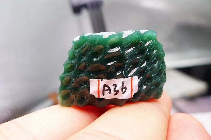 Natural Jade Rough Jadeite Raw (14g,2.9X2X1.1cm)