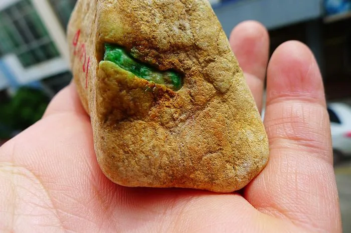 Natural Jade Rough Jadeite Raw (220g,7.8X4.3X4cm)