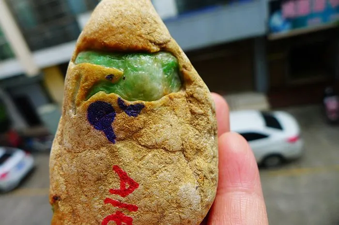 Natural Jade Rough Jadeite Raw (220g,7.8X4.3X4cm)