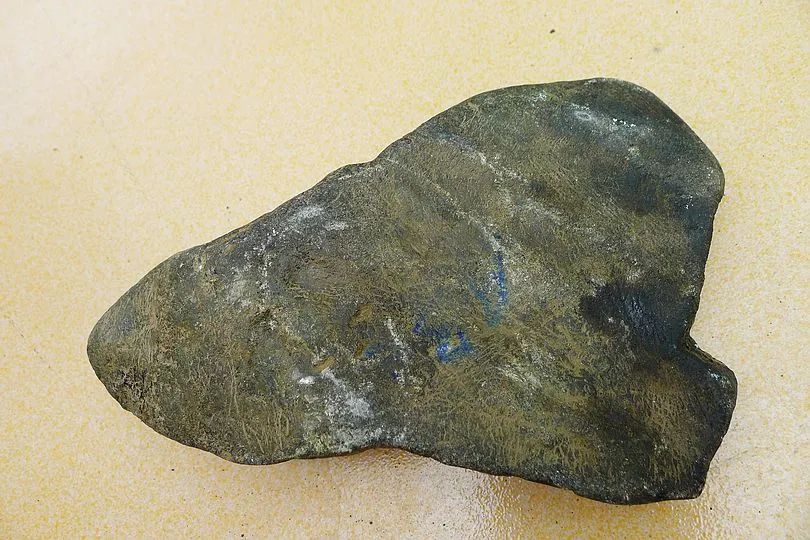 Natural Jade Rough Jadeite Raw (2.2kg,19X13.2X5.7cm)