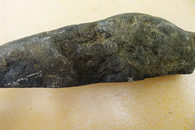 Natural Jade Rough Jadeite Raw (2.2kg,19X13.2X5.7cm)