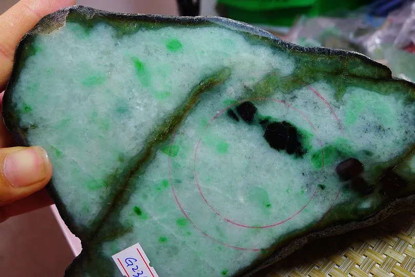 Natural Jade Rough Jadeite Raw (2.2kg,19X13.2X5.7cm)