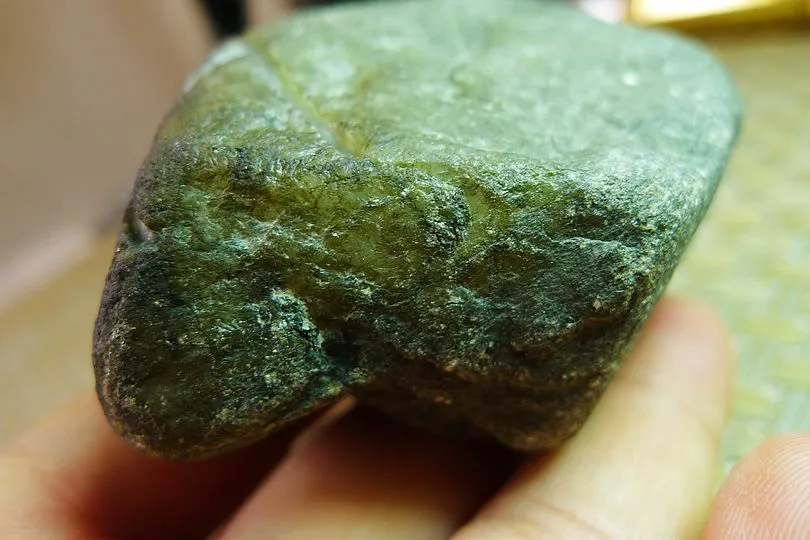 Natural Jade Rough Jadeite Raw (234g,6.6X5X4cm)