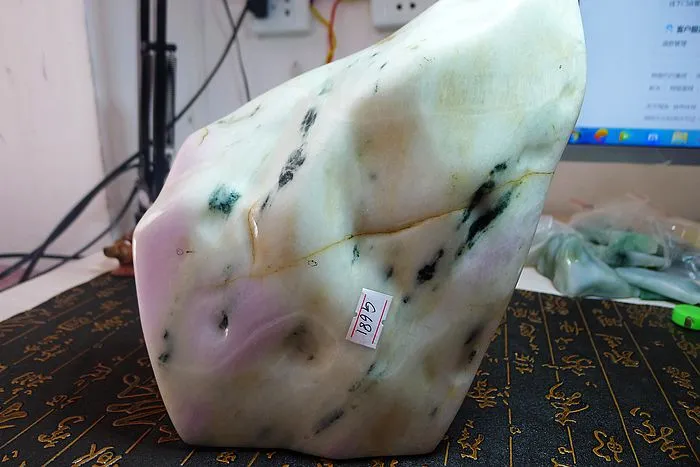 Natural Jade Rough Jadeite Raw (2.69kg,25*16*5cm)