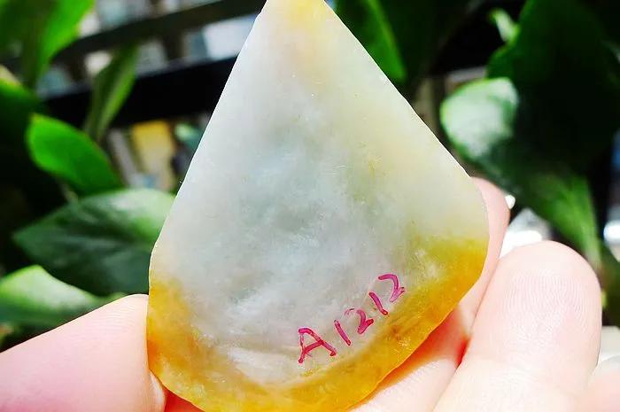 Natural Jade Rough Jadeite Raw (33g,5X3.8X1.08cm)