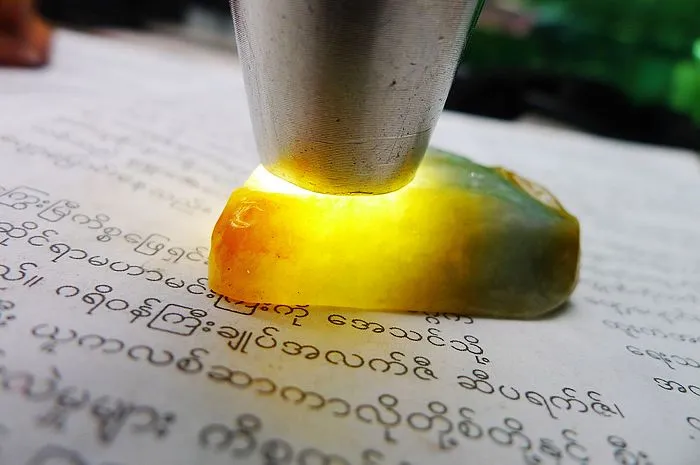 Natural Jade Rough Jadeite Raw (33g,5X3.8X1.08cm)