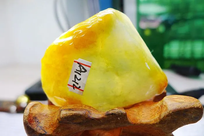 Natural Jade Rough Jadeite Raw (33g,5X3.8X1.08cm)
