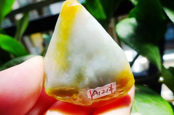 Natural Jade Rough Jadeite Raw (33g,5X3.8X1.08cm)