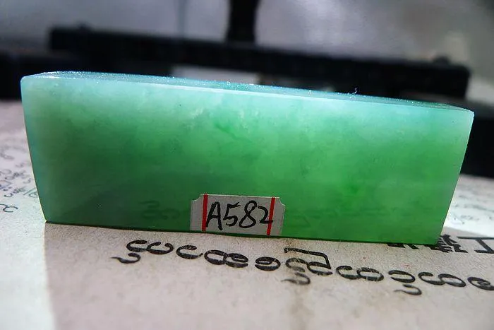 Natural Jade Rough Jadeite Raw (42g,5.4X1.85X1.35cm)