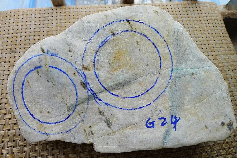 Natural Jade Rough Jadeite Raw (4.35kg,24X13X9.6cm)