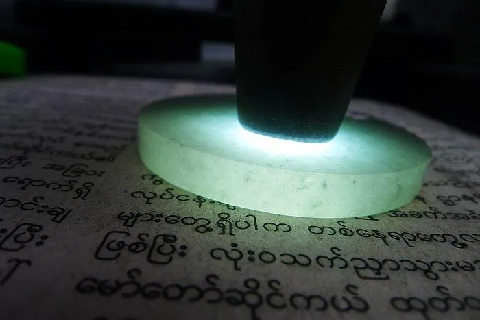 Natural Jade Rough Jadeite Raw (46g,5.2X0.6cm)