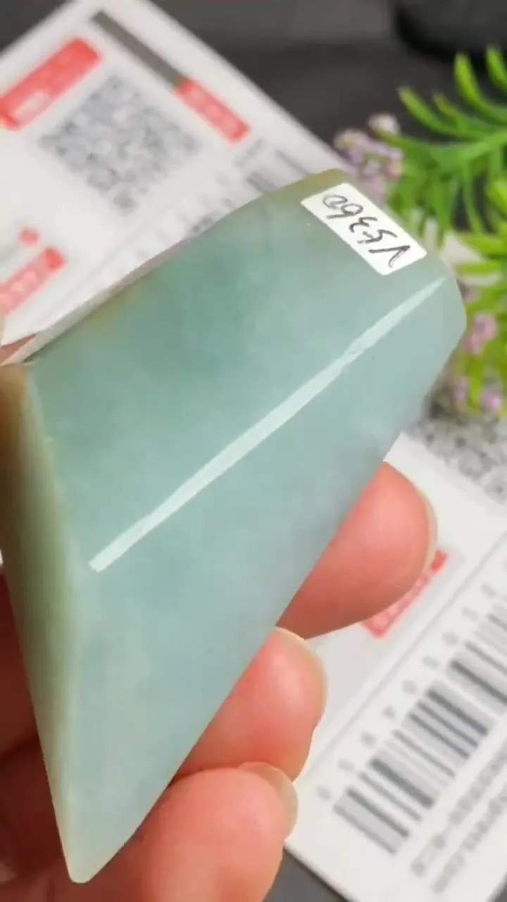 Natural Jade Rough Jadeite Raw (5.3X3.2X1.9cm)-V5360