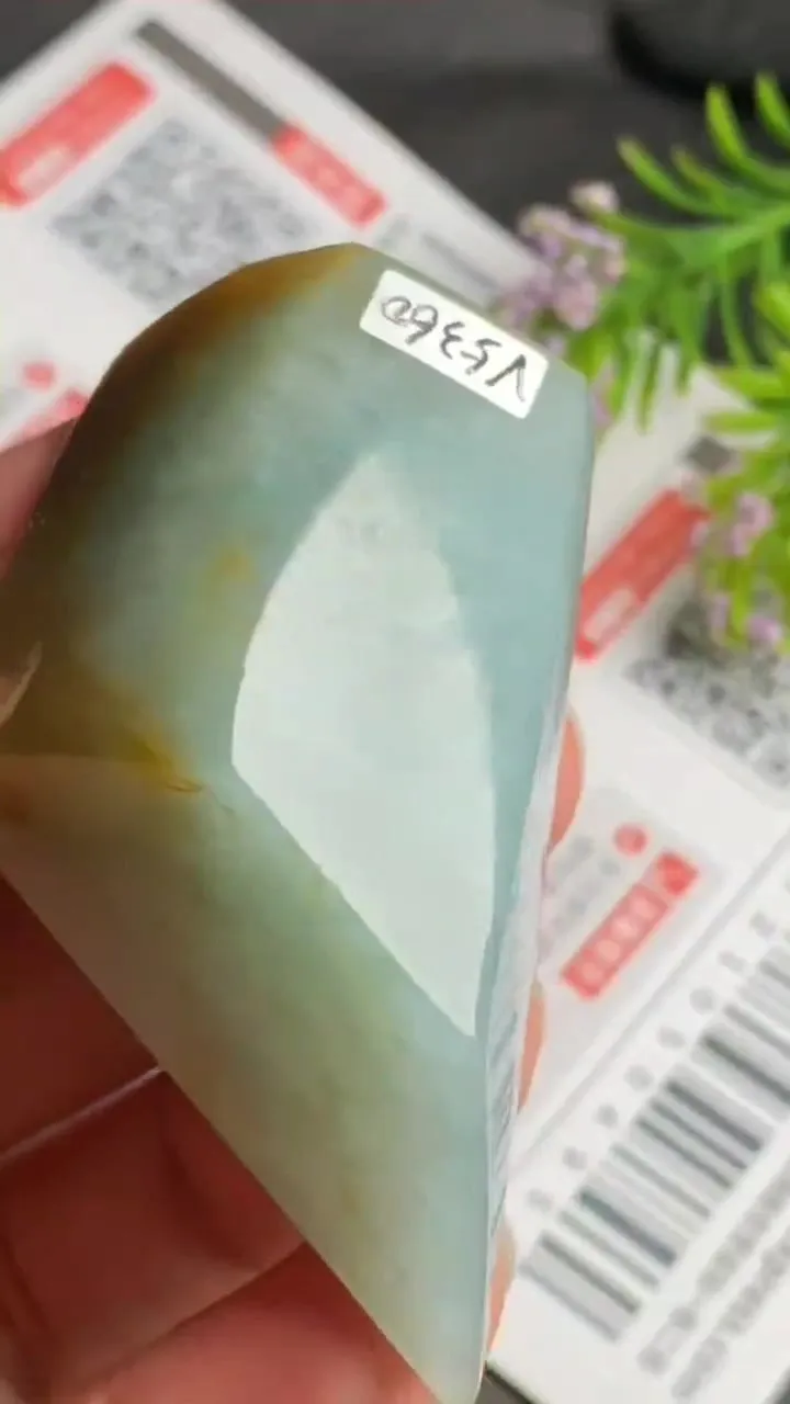 Natural Jade Rough Jadeite Raw (5.3X3.2X1.9cm)-V5360