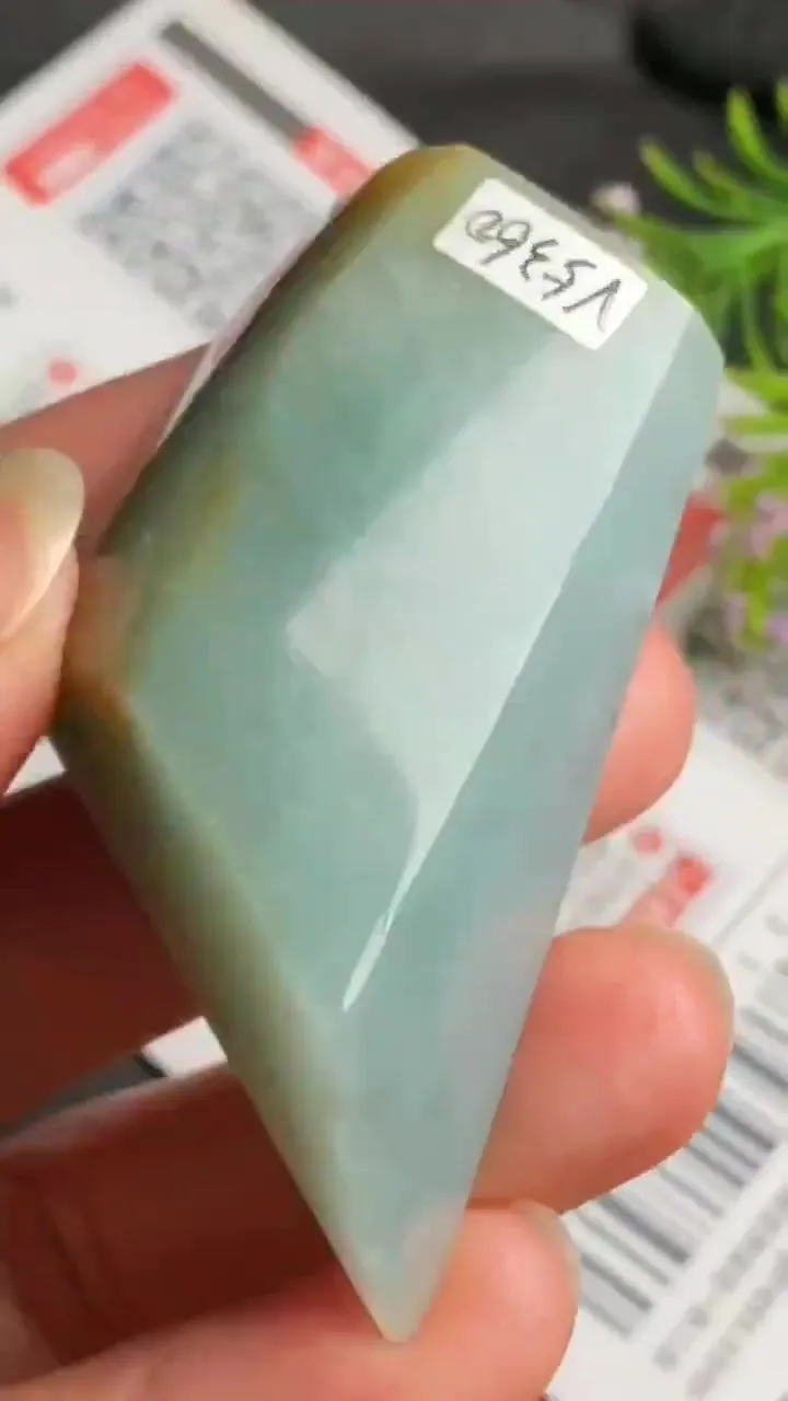 Natural Jade Rough Jadeite Raw (5.3X3.2X1.9cm)-V5360