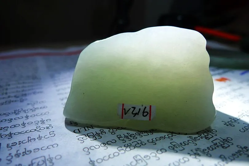 Natural Jade Rough Jadeite Raw (62g,4.9X3.3X2.2cm)