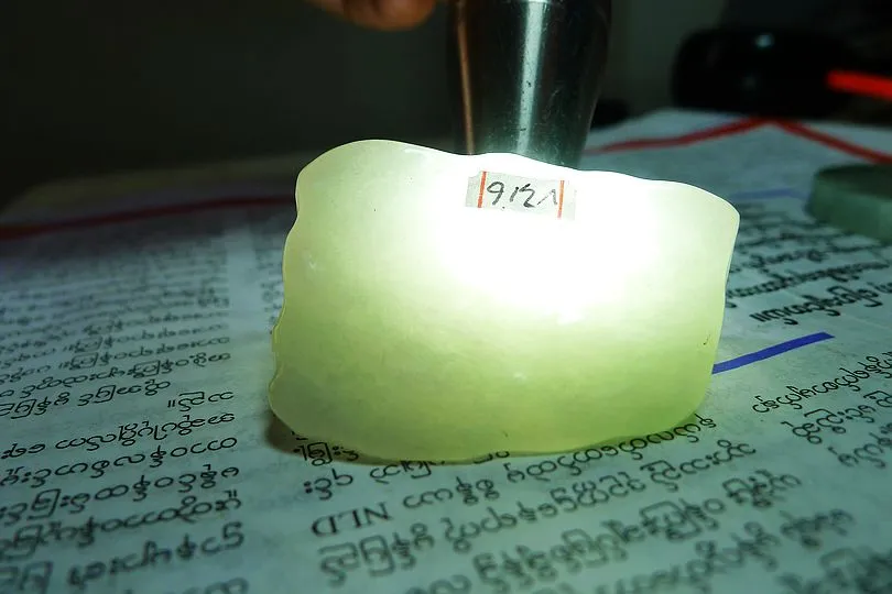 Natural Jade Rough Jadeite Raw (62g,4.9X3.3X2.2cm)