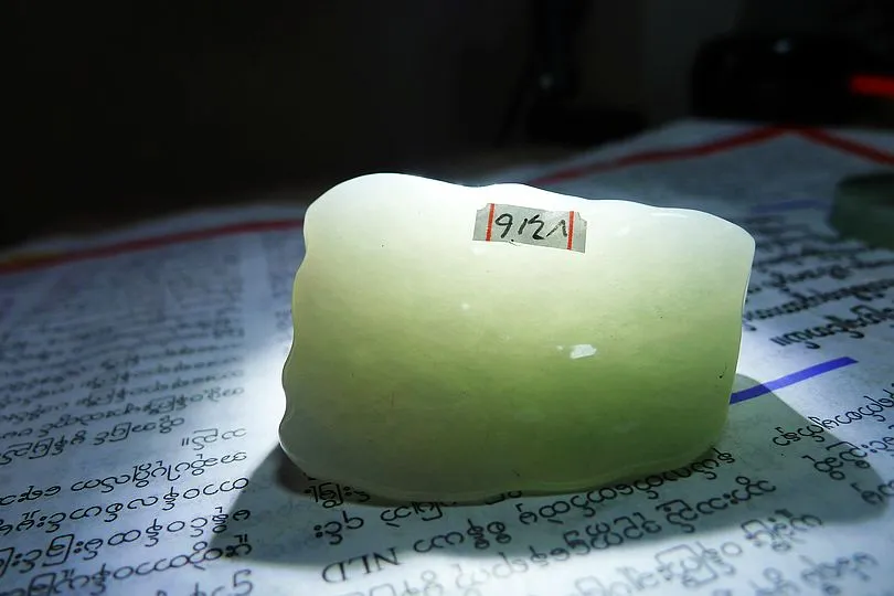 Natural Jade Rough Jadeite Raw (62g,4.9X3.3X2.2cm)