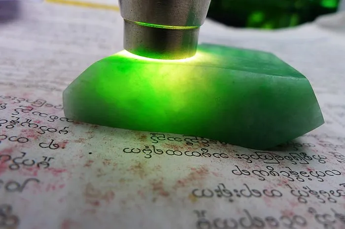 Natural Jade Rough Jadeite Raw (69g,4.9x4.1x1.6cm)