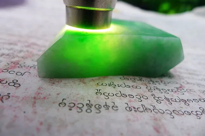 Natural Jade Rough Jadeite Raw (69g,4.9x4.1x1.6cm)