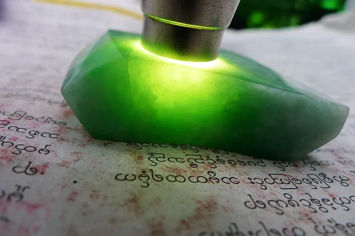 Natural Jade Rough Jadeite Raw (69g,4.9x4.1x1.6cm)