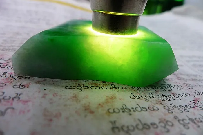Natural Jade Rough Jadeite Raw (69g,4.9x4.1x1.6cm)