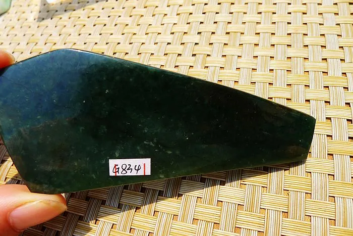 Natural Jade Rough Jadeite Raw (69g,9.9X4.3X0.9cm)